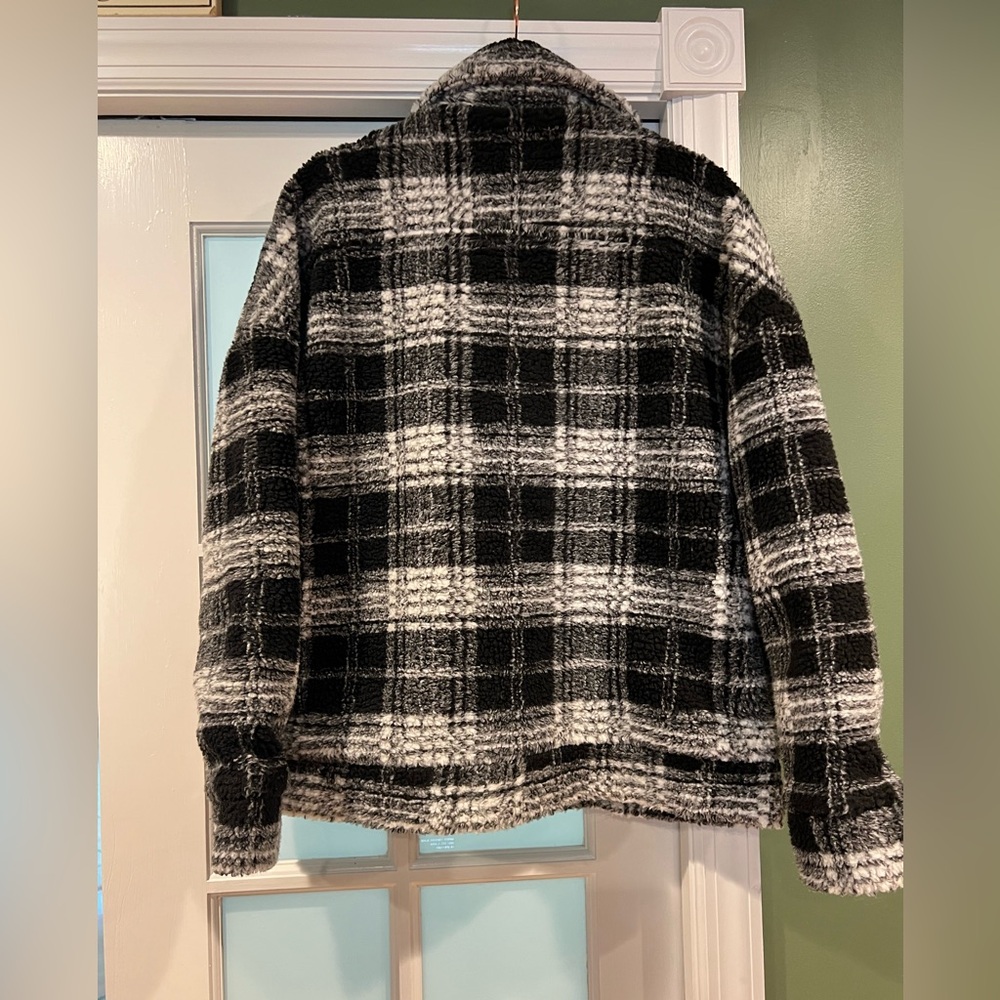 Lea & Viola cropped shacket